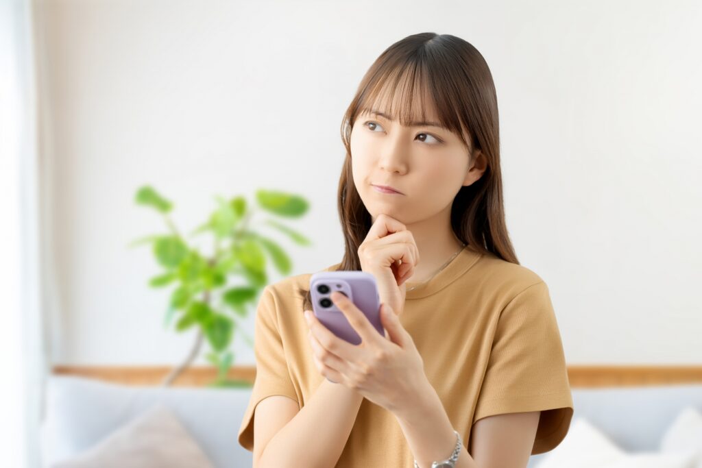 悩む女性