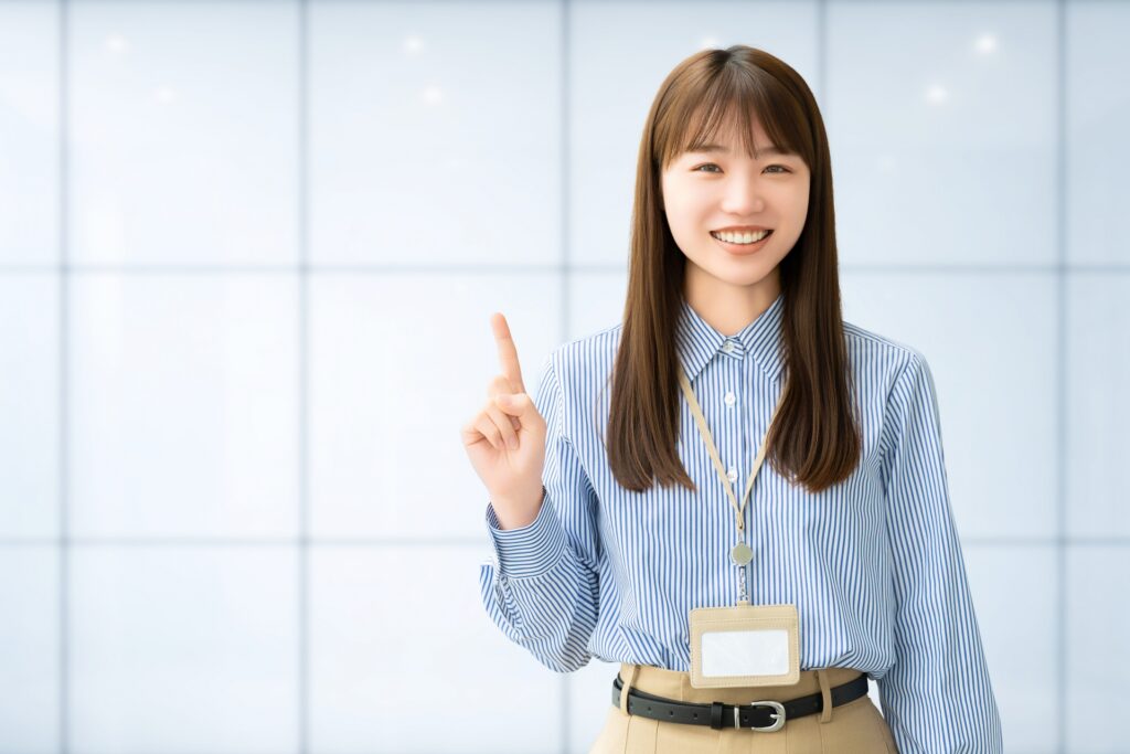 案内する女性