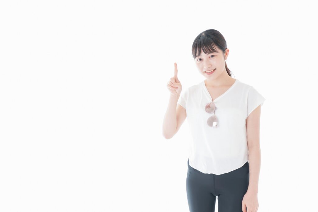 指を立てる若い女性