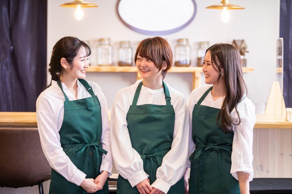 カフェのスタッフ