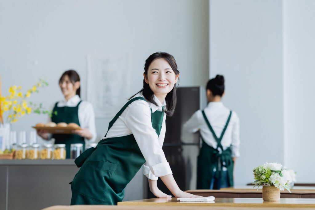 カフェスタッフ